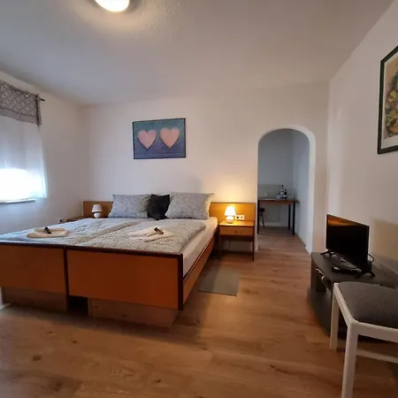 Hotel Die Burgschaenke In Burgjoss *